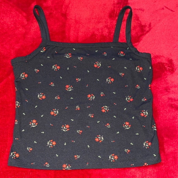 Black crop top with red Flowers - Picture 1 of 3